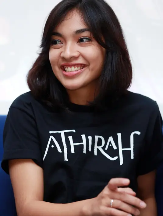 Tika dan Dimas mengaku menjalani bulan madunya ke  Bali. Tiga hari pasangan ini menjalani honeymoon. Bulan madu dipercepat lantaran Tika harus menyelesaikan pekerjaannya. (Deki Prayoga/Bintang.com)