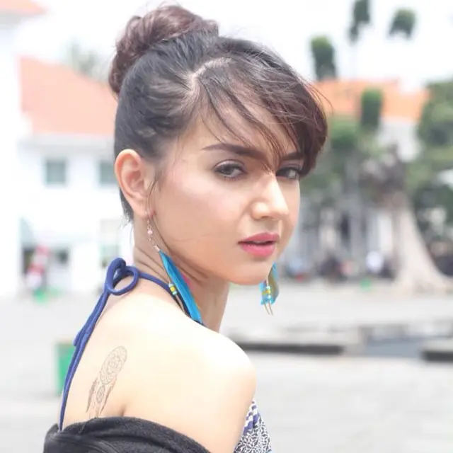 6 Potret Angelica Simperler saat Tampil Berponi, Terlihat Imut dan Awet Muda