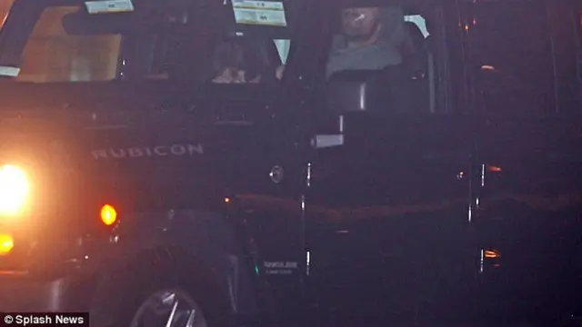 [Bintang] Dakota Johnson dan Chris Martin