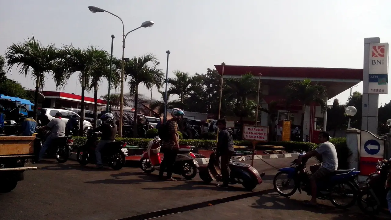 Antrean SPBU Ini Masih Mengular Meski Pasokan BBM Normal
