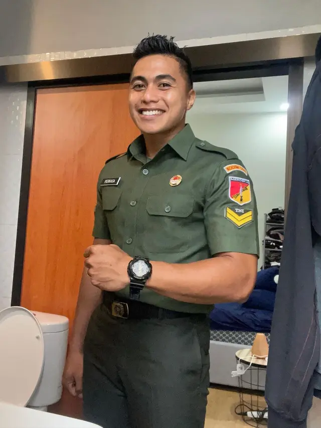 6 Potret Aprilia Manganang saat Pakai Seragam Dinas TNI, Makin Gagah