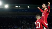 Bruno Fernandes tampil gemilang saat Manchester United pesta gol di markas Leicester City pada lanjutan Liga Inggris di King Power Stadium, Senin (17/3/2025). Pemain asal Portugal itu jadi otak serangan MU dalam mengacak-acak pertahanan The Foxes. (Martin Rickett/PA via AP)