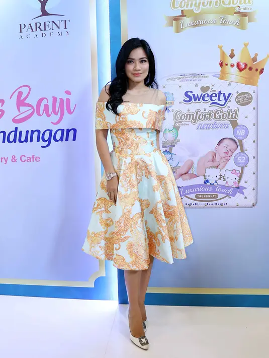 Buah hati yang kini berusia 2,5 tahun Tikam sangat memperhatikan asupan setiap harinya. Gizi dan Nutrisi harus dipenuhi sesuai dengan umurnya. (Nurwahyunan/Bintang.com)