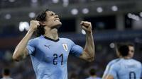 Edinson Cavani merayakan golnya ke gawang Portugal pada laga 16 besar Piala Dunia 2018 di Fisht Stadium, Sochi, Rusia, (30/6/2018). Portugal Kalah 1-2. (AP/Andre Penner)