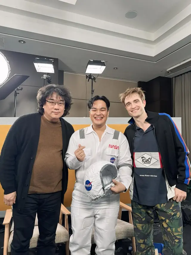 Robert Pattinson dan Bong Joon-Ho