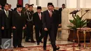 Presiden Jokowi tiba untuk memimpin pelantikan Kapolri Tito Karnavian di Istana Negara, Jakarta, Rabu (13/7). Tito Karnavian resmi dilantik dengan Keputusan Presiden tentang pengangkatan Kapolri Nomor 48/Polri/Tahun 2016. (Liputan6.com/Faizal Fanani)