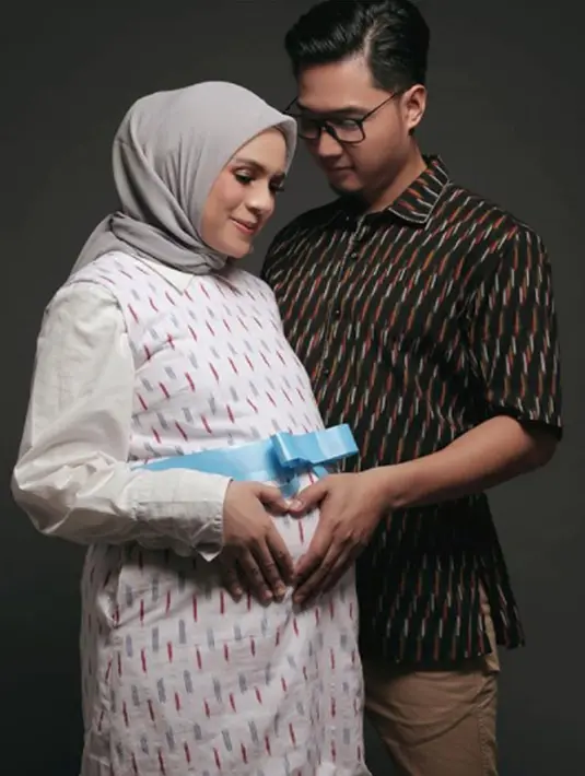 Pasangan yang menikah pada tahun 2015 itu memilih konsep sederhana dan tidak terlalu heboh. (Foto: instagram.com/mozawahyu)