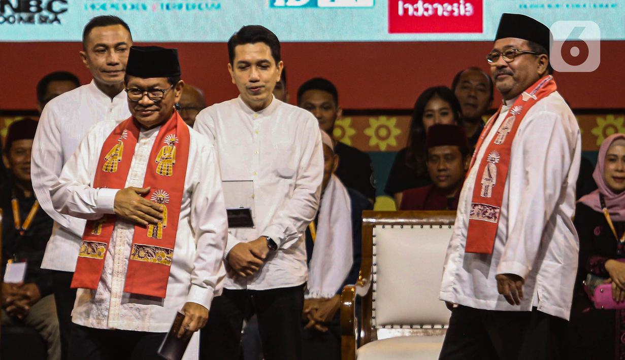 Pasangan calon gubernur-wakil gubernur DKI Jakarta nomor urut tiga Pramono Anung dan Rano Karno saat debat kedua Pemilihan Gubernur DKI Jakarta pada Pemilihan Kepala Daerah (Pilkada) Serentak 2024 di Beach City International Stadium, kawasan wisata Ancol, Jakarta Utara, Minggu (27/10/2024). (Liputan6.com/Angga Yuniar)