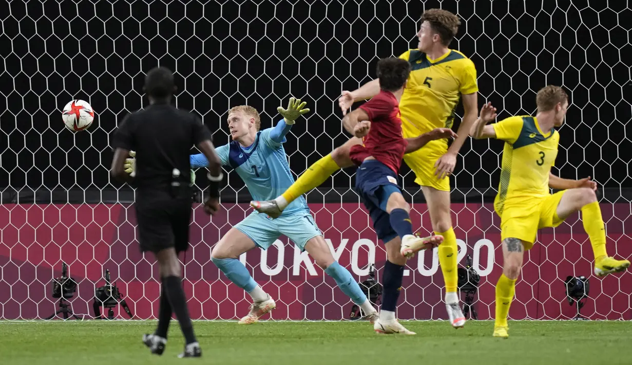 Gol semata wayang sekaligus kemenangan Spanyol baru tercipta di menit ke-81 ketika Oyarzabal menuntaskan umpan silang Asensio. (Foto: AP/Silvia Izquierdo)