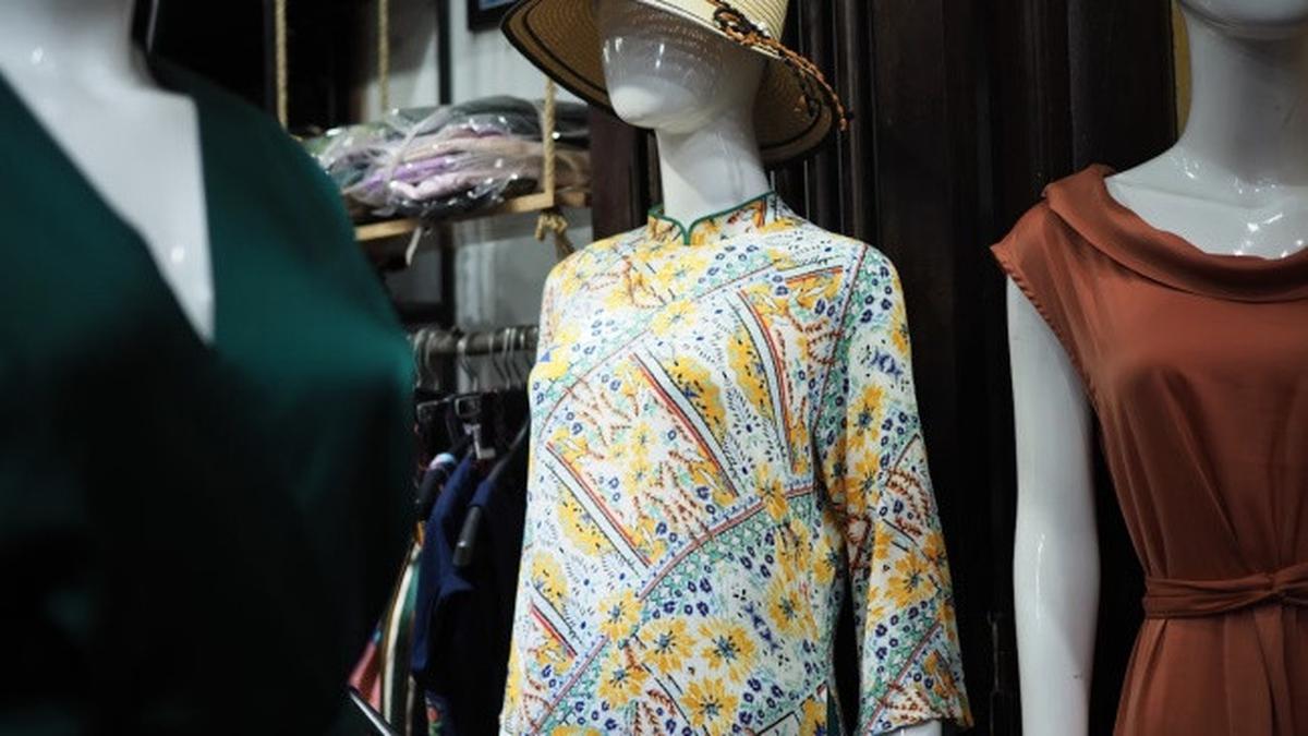 5 Model Baju Batik Atasan Wanita Lengan Panjang Modern 2025, Maksimalkan Penampilan dengan Gaya Elegan
