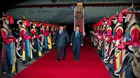 Prabowo Disambut Upacara Kehormatan Saat Tiba di Seoul