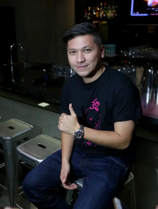 Meski mengaku tidak menyangka Chicco akan secepat ini menikah Putri, namun Gading ternyata salah satu orang yang mengetahui kisah cinta mereka. Mulai dari proses pendekatan, pacaran hingga akhirnya menikah. (Daniel Kampua/Bintang.com)