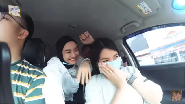 Pertama Kali ke Manado, Ini 6 Momen Hangat Dinda Hauw dan Kakak Rey Mbayang