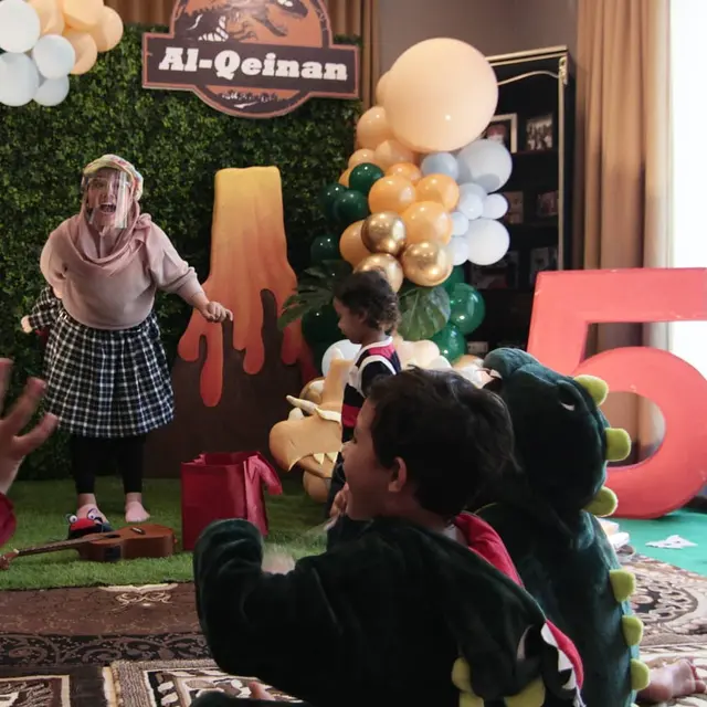 6 Momen Ulang Tahun Anak Kedua Arumi Bachsin, Pakai Tema Jurassic Park