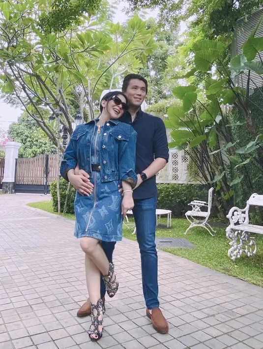 Syahrini dan Reino Barack (Instagram/princessyahrini)