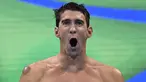 Perenang andalan Amerika Serikat, Michael Phelps, terlihat habis melakukan terapi bekam, selama Olimpiade Rio 2016 di Rio de Janeiro, Brasil, Minggu (7/8). Tanda merah sebesar koin terlihat di pundak kanan atlet 31 tahun itu. (AFP PHOTO/Christophe SIMON)