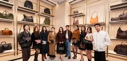 Coach menghadirkan pengalaman Holiday 2025 yang memadukan fashion, cerita, dan gaya hidup dalam suasana hangat dan personal sebagai ruang ekspresi diri menjelang akhir tahun. (Foto: Coach.doc)