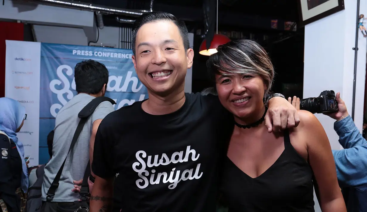 Film Susah Sinyal menjadi karya terbaru Ernest setelah Ngenest dan Cek Toko Sebelah. Kali ini ia melibatkan sang istri, Meira Anastasia  dalam penulisan skenario dengan alasan diperlukannya pandangan dari seorang wanita. (Deki Prayoga/Bintang.com)