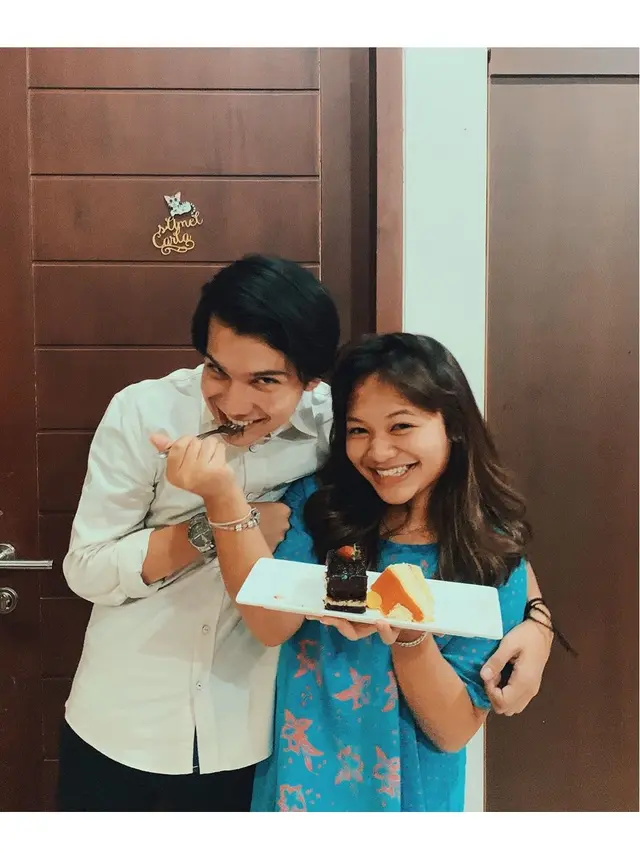 Sering Dikira Pacaran, Ini 6 Potret Persahabatan Amel Carla dan Endy Arfian