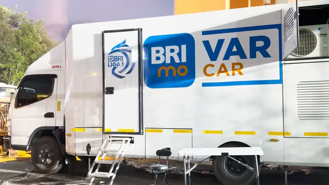 Melihat Modifikasi Fuso Canter yang Disulap Jadi VAR Mobile BRI Liga 1 (ist)