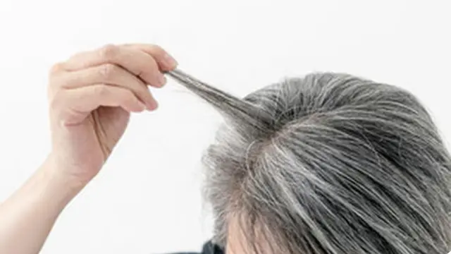 Kenapa Uban Sebaiknya Tidak Dicabut? Berikut Penjelasannya! (photo by freepik.com)