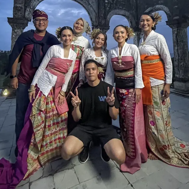 Pesona Yuni Shara Jadi Perempuan Bali