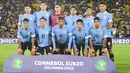Tim starter Uruguay berfoto sebelum dimulainya laga terakhir Piala Amerika Selatan U-20 menghadapi Brasil di El Campin Stadium, Bogota, Kolombia (12/2/2023). Uruguay lolos ke Piala Dunia U-20 2023 dengan status peringkat kedua Piala Amerika Selatan U-20 2023 pada fase kualifikasi tahap akhir yang diikuti 6 negara. Dari total 15 kali tampil di ajang Piala Dunia U-20, prestasi terbaik Uruguay adalah dua kali menjadi runner-up pada edisi 1997 dan 2013. (AFP/Daniel Munoz)