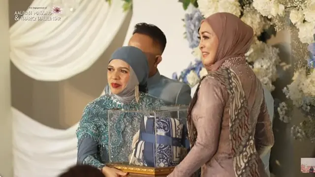 10 Potret Kebersamaan Reza Artamevia dan Angelina Sondakh di Lamaran Aaliyah dan Thariq
