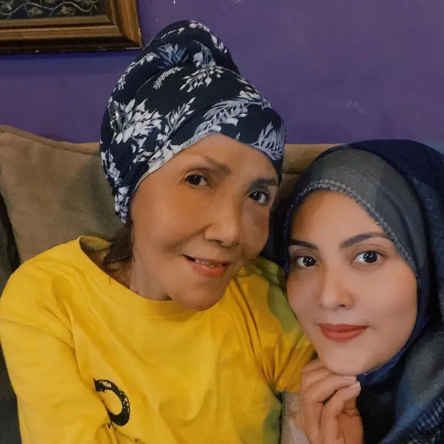 6 Potret Kebersamaan Elma Theana dan Sang Ibunda Waty Siregar, Penuh Kehangatan