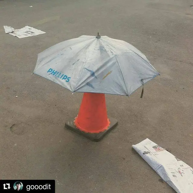 Penyalahgunaan Kerucut Lalu Lintas yang Kreatif