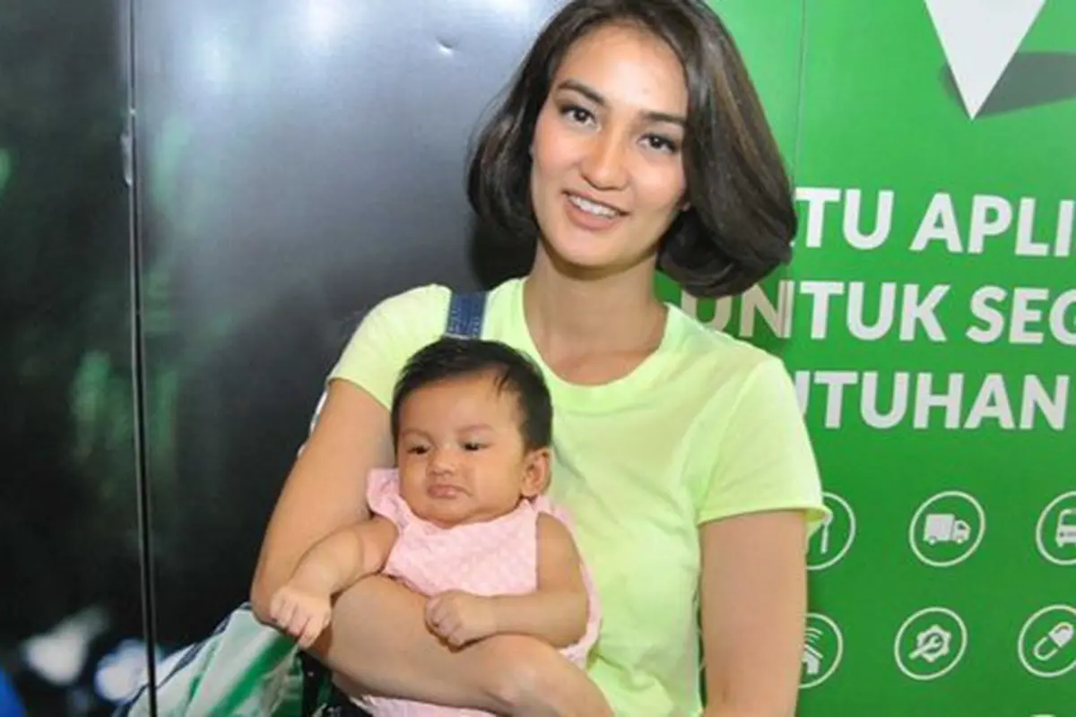 Atiqah Hasiholan dan Salma/copyright: KapanLagi.com