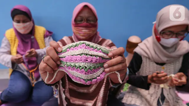 Kreasi Masker Rajut dari Rumah Kreatif Rajut di Masa Pandemi Covid-19