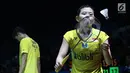 Ganda campuran Indonesia, Debby Susanto/Ricky Karandasuwardisaat melawan He Jiting/Du Yue (China) pada babak pertama Indonesia Open 2018 di Istora GBK, Jakarta, Selasa (3/7). Ricky/Debby unggul. 17-21, 21-13, 24-22 (Liputan6.com/Helmi Fithriansyah)