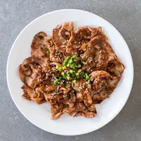 Ilustrasi Makanan Oriental Korea Bulgogi Daging Sapi Panggang / Freepik by topntp26