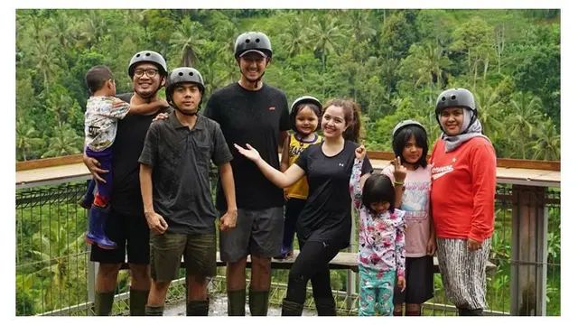 7 Potret Liburan Keluarga Tasya Kamila di Bali, Seru Jajal Offroad ATV