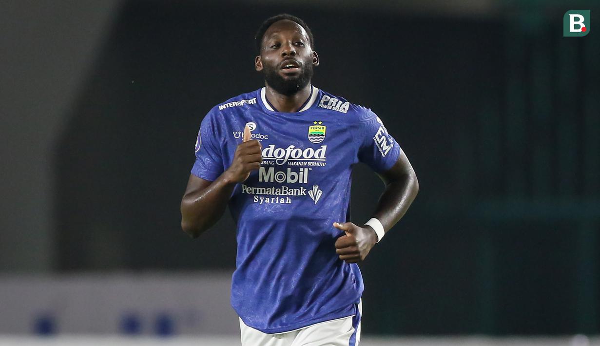 Penyerang asal Belanda, Geoffrey Castillion menyatakan diri telah berpisah dari Persib Bandung pada Minggu (12/12/2021). Tampaknya, manajemen Maung Bandung tak terlalu puas dengan performanya di BRI Liga 1 2021/22 sejauh ini. (Bola.com/Bagaskara Lazuardi)