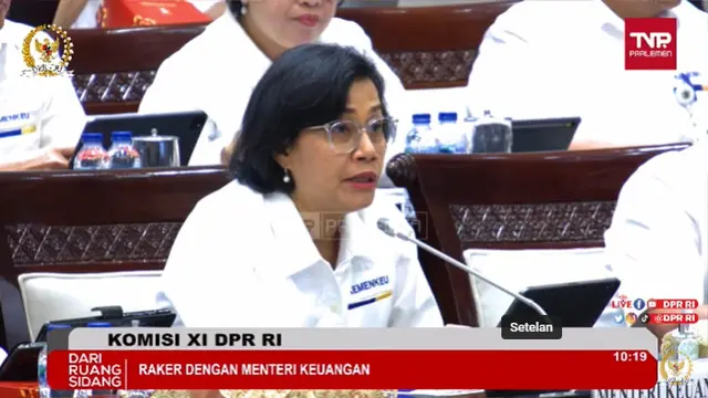 Menteri Keuangan (Menkeu) Sri Mulyani Indrawati dalam Rapat Kerja dengan dengan Komisi XI DPR RI terkait Pengantar RKA dan RKP Kementerian Keuangan Tahun 2024, Senin (12/6/2023). (Tira/Liputan6.com)