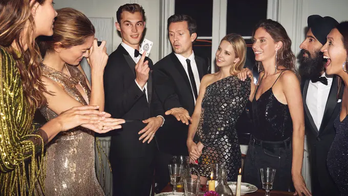 Bernuansa 70-an, Ini Padu Padan Busana yang Tepat Ketika Kumpul Sahabat dari Mango