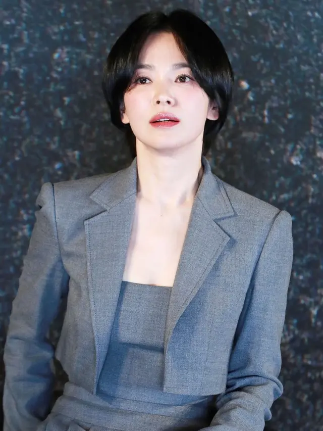 Song Hye Kyo Tampil Fresh dengan Rambut Bondol, Auranya Bak Remaja Penuh Pesona (credit: instagram.com/kyo1122).