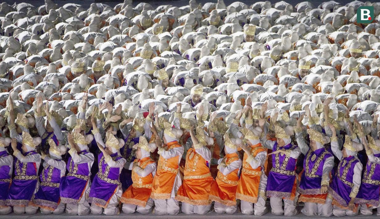 Tarian Saman saat pembukaan Asian Games di SUGBK, Jakarta, Sabtu, (18/8/2018). (Bola.com/Vitalis Yogi Trisna)