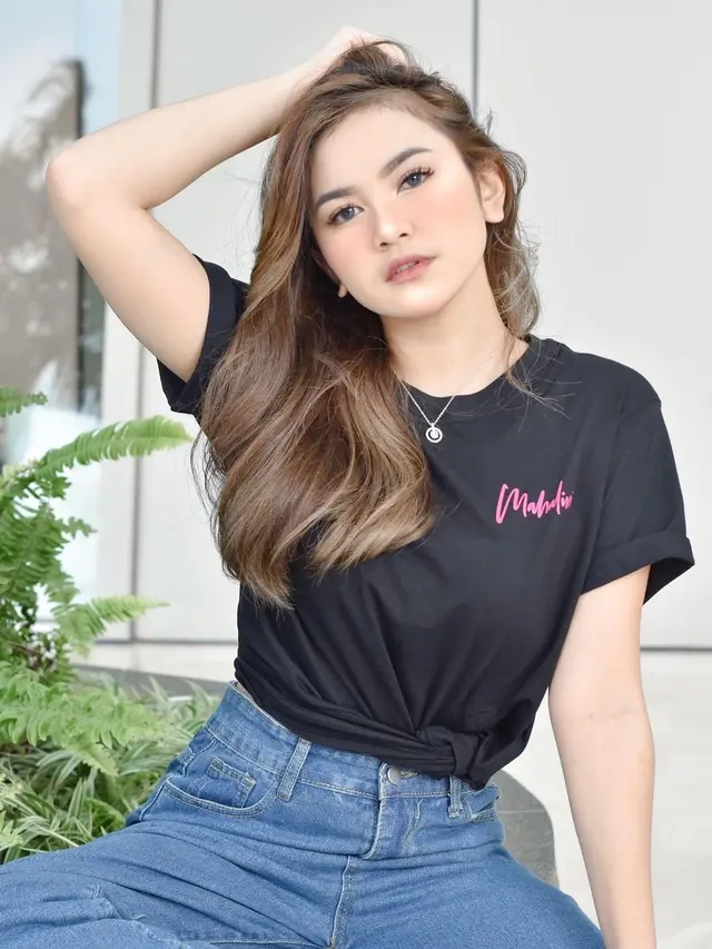 11 Potret Outfit Effortless ala Mahalini Raharja yang Bikin Tampil Fashionable dan Stylish