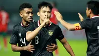 Pemain Timnas Indonesia, Witan Sulaeman melakukan selebrasi setelah mencetak gol pertama ke gawang Burundi pada pertandingan kedua FIFA Matchday di Stadion Patriot Candrabhaga, Bekasi, Selasa (28/3/2023). (Bola.com/M Iqbal Ichsan)