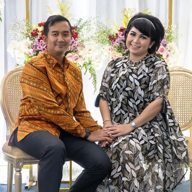 Dilamar Perwira TNI, Ini 7 Potret Kebersamaan Joy Tobing dan Calon Suami