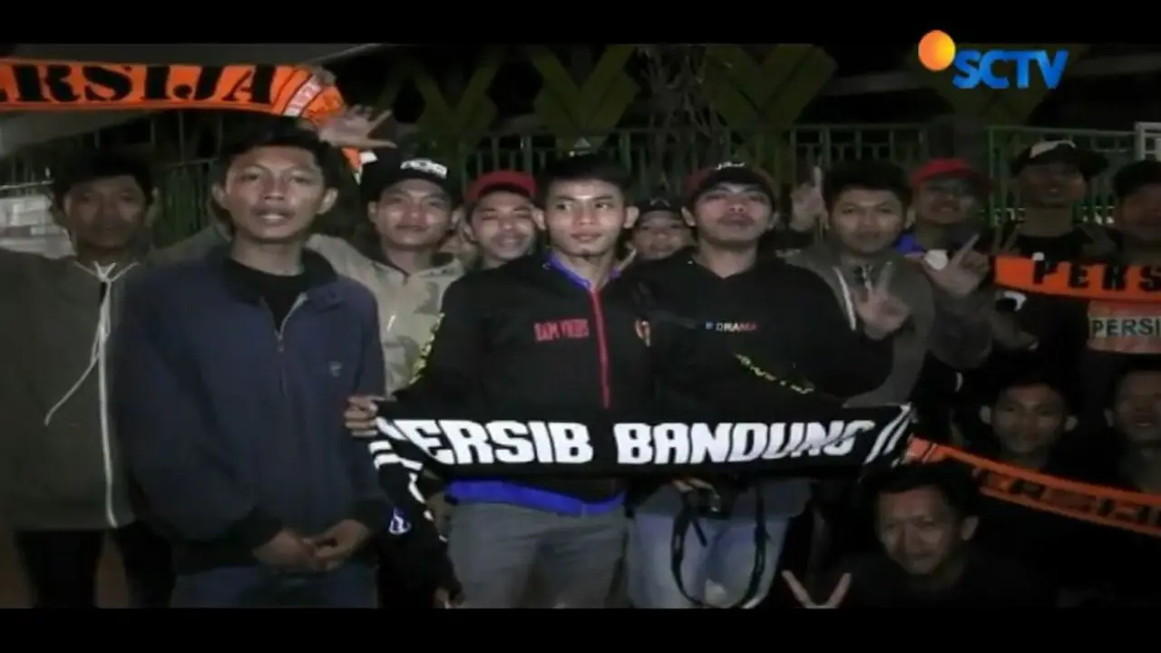 Ratusan Suporter Persib - Persija Gelar Doa untuk Ricko Andrean