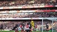 Momen pertandingan Arsenal versus West Ham di ajang Liga Inggris 2024/2025. (JUSTIN TALLIS / AFP)