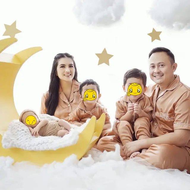 6 Tahun Menikah, Ini 6 Potret Keluarga Kecil Kadek Devi yang Harmonis