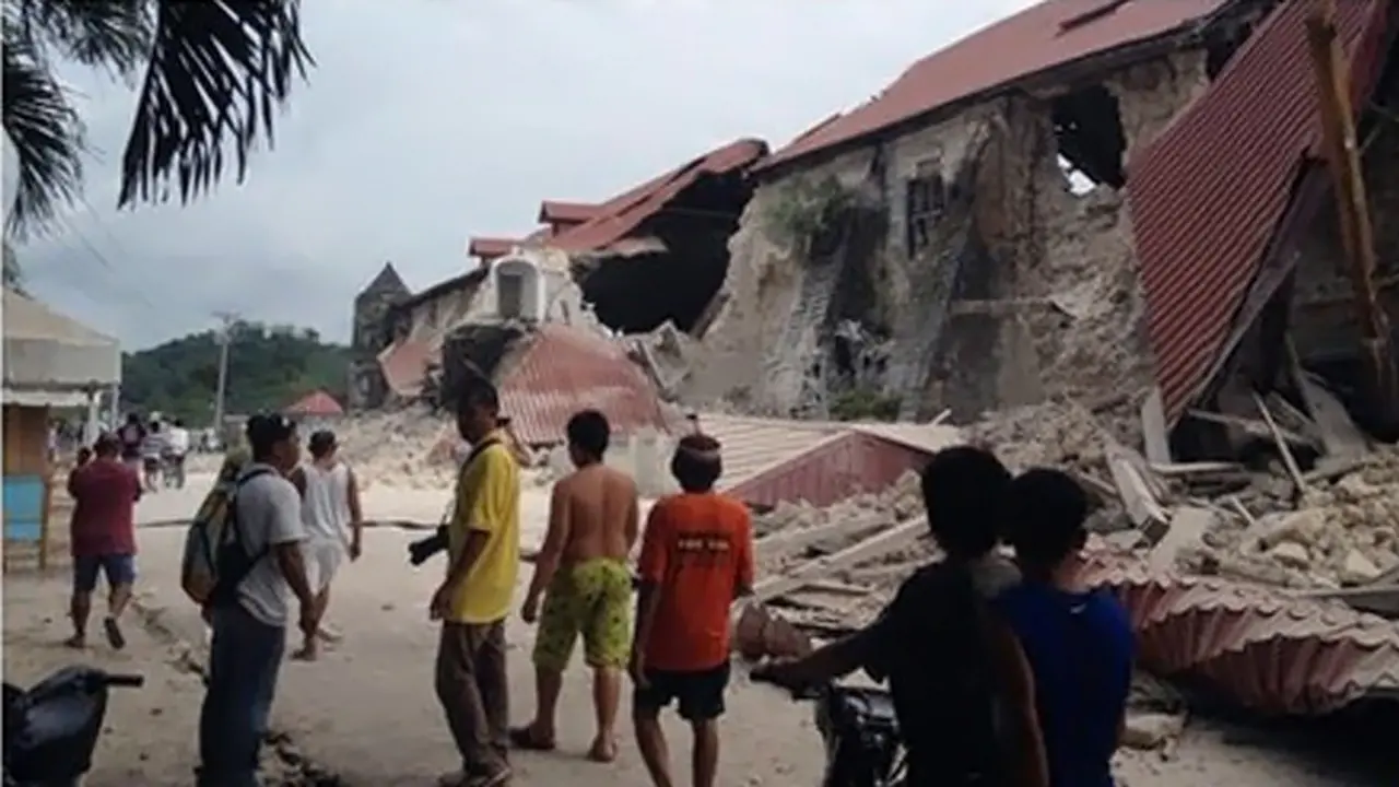 gempa-filipina-131015b.jpg