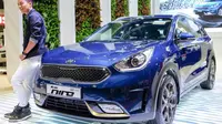 Kia untuk pertama kalinya meluncurkan mobil hybrid bernama Niro di pasar ASEAN (autoindustriya.com).