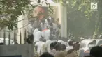 Pemakaman Sridevi Kapoor dipadati oleh ribuan penggemar. Deretan selebritas India juga berdatangan untuk memberikan penghormatan terakhir.
