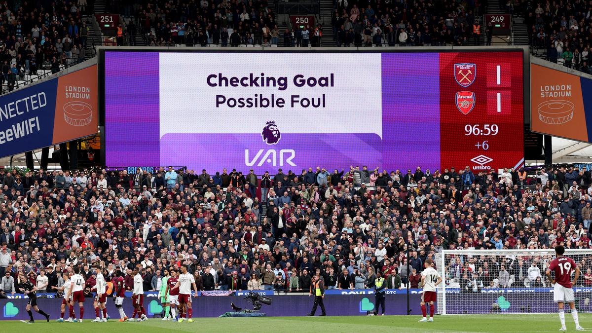 West Ham Bakal Ajukan Protes Resmi Usai Gol ke Gawang Arsenal Dianulir VAR